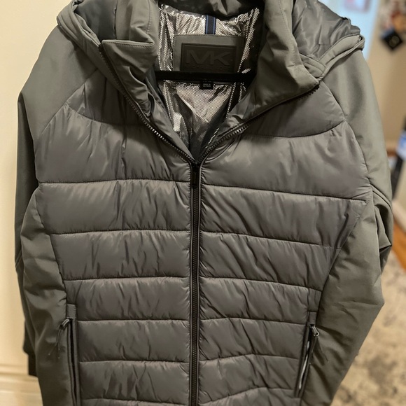 Mens Michael Kors Carbon/Gray insulated puffer jacket. - Picture 6 of 6